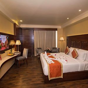 Club King Room